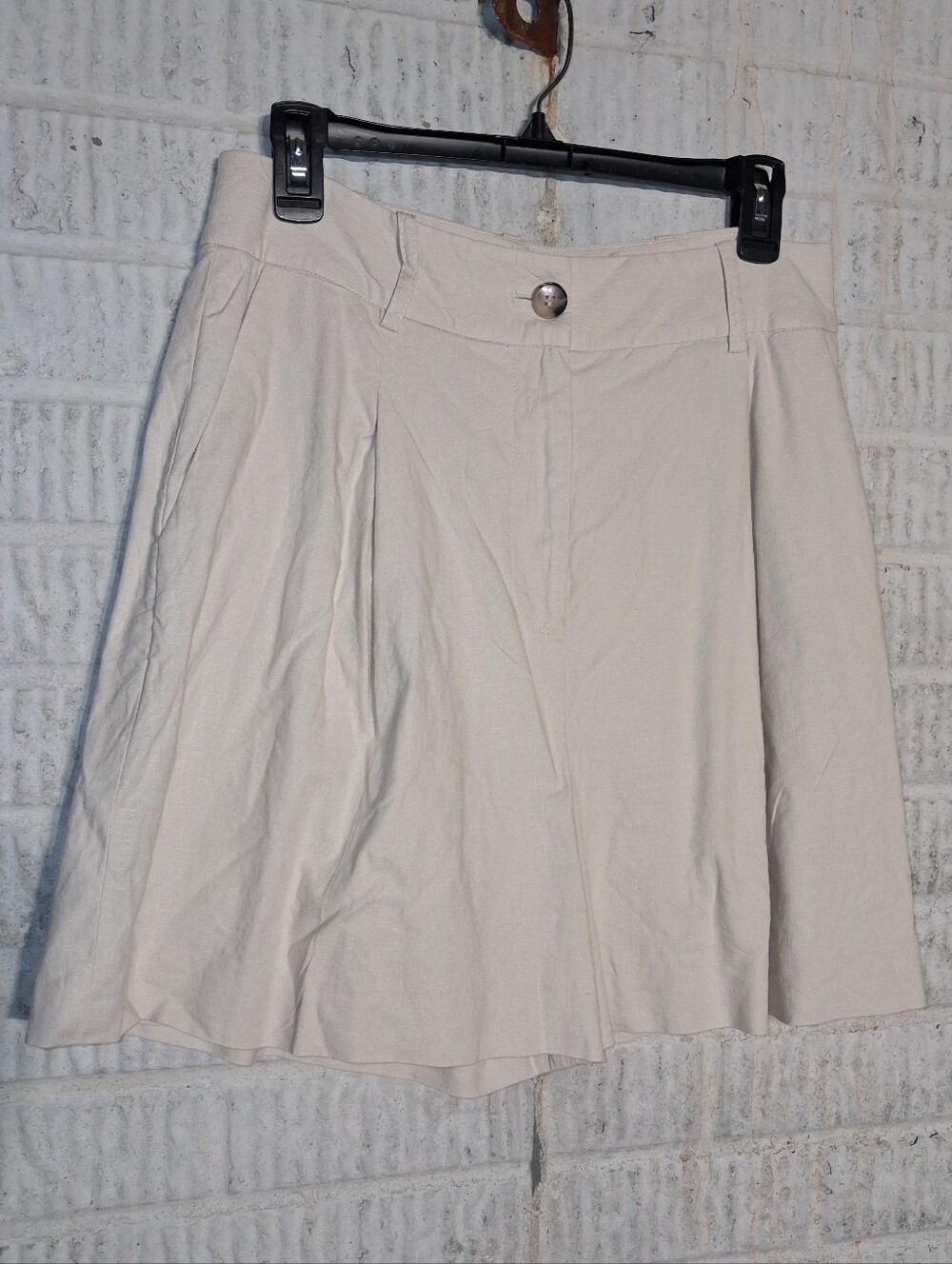 Alex Marie Women s Shorts Wide Leg / Pleated Linen Blend  Size 8